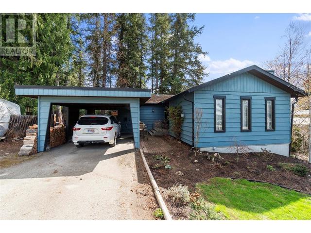 2740 25th Avenue Ne, House detached with 4 bedrooms, 2 bathrooms and null parking in Salmon Arm BC | Image 3