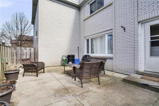591 Gainsborough Rd, Townhouse with 3 bedrooms, 2 bathrooms and 1 parking in London ON | Image 17