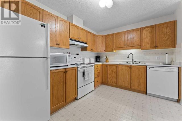3415, - 3415 Hawksbrow Point Nw, Condo with 2 bedrooms, 1 bathrooms and 1 parking in Calgary AB | Image 5
