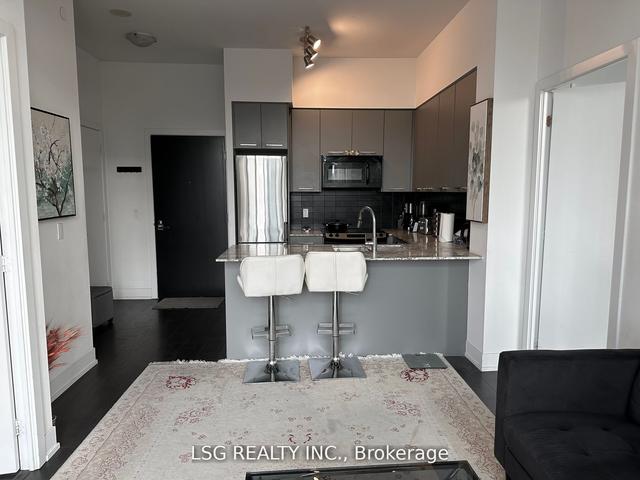 716 - 9471 Yonge St, Condo with 2 bedrooms, 2 bathrooms and 1 parking in Richmond Hill ON | Image 4