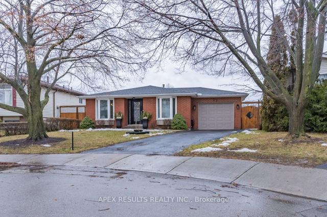 52 Boston Cres, House detached with 3 bedrooms, 2 bathrooms and 3 parking in Hamilton ON | Image 1
