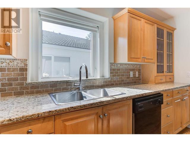 117 - 609 Truswell Road, House attached with 2 bedrooms, 2 bathrooms and 4 parking in Kelowna BC | Image 6