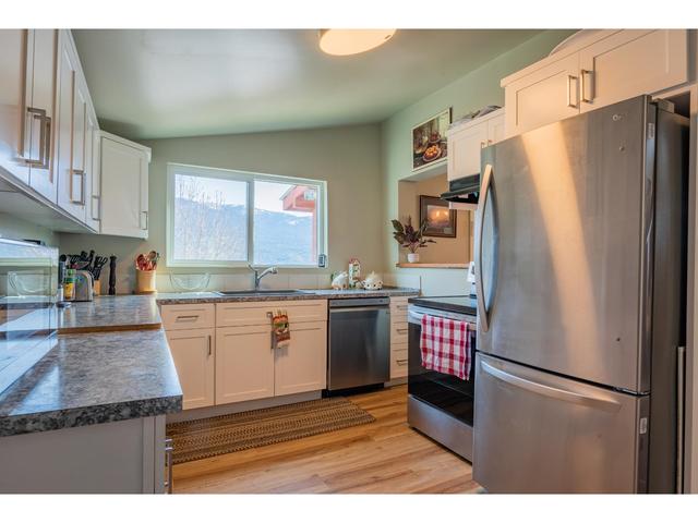 3553 Sprague Street, House detached with 2 bedrooms, 2 bathrooms and null parking in Central Kootenay D BC | Image 39