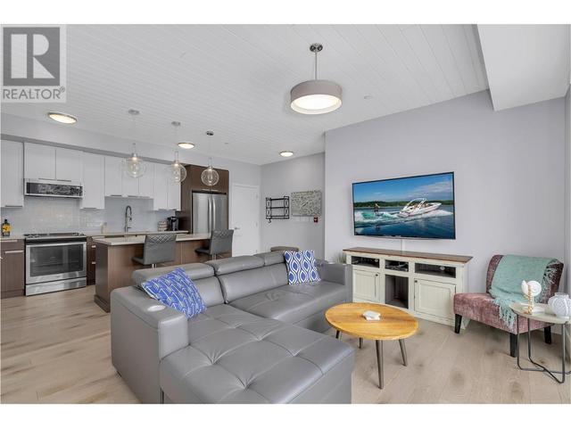 202 - 3398 Mckinley Beach Lane, House attached with 1 bedrooms, 1 bathrooms and 1 parking in Kelowna BC | Image 3