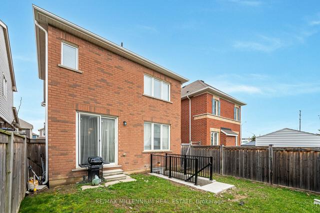305 Trudeau Dr, House detached with 4 bedrooms, 4 bathrooms and 2 parking in Milton ON | Image 33