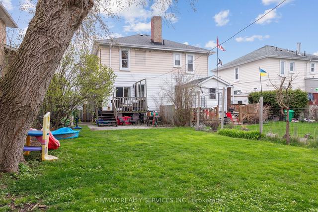 82 Rosedale Ave W, House semidetached with 3 bedrooms, 1 bathrooms and 3 parking in Brampton ON | Image 13