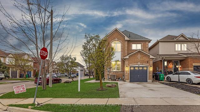 27 Earl Grey Cres, House detached with 3 bedrooms, 4 bathrooms and 5 parking in Brampton ON | Image 22