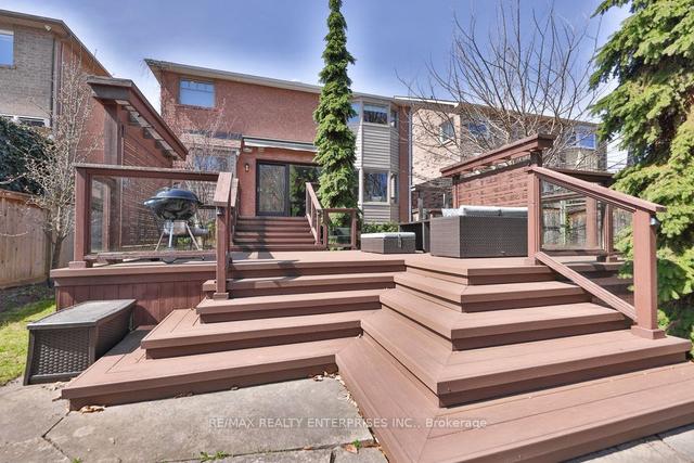 1127 Queen St W, House detached with 4 bedrooms, 4 bathrooms and 6 parking in Mississauga ON | Image 28