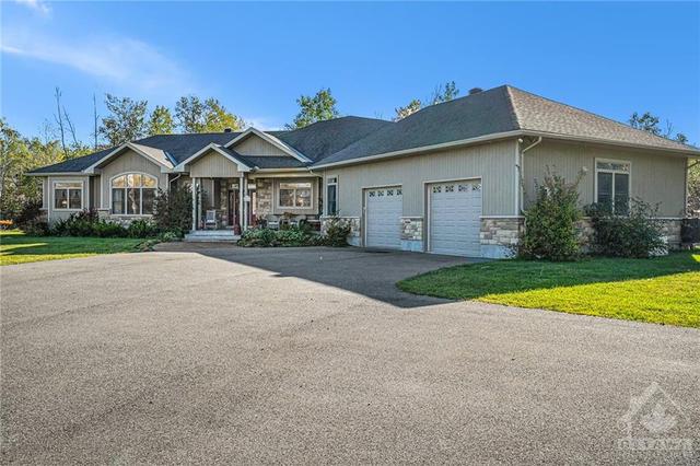 4640 Mccordick Road, House detached with 4 bedrooms, 4 bathrooms and 8 parking in Ottawa ON | Image 2