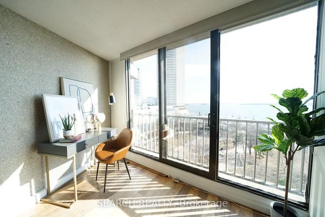 1027 - 33 Harbour Sq, Condo with 2 bedrooms, 3 bathrooms and 1 parking in Toronto ON | Image 25