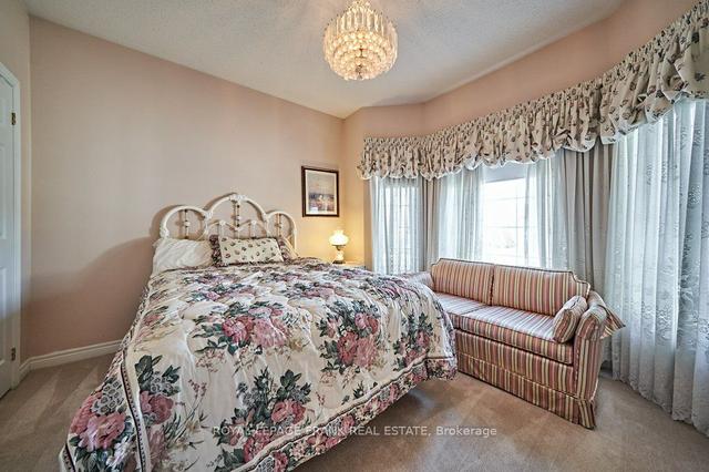 10 Crescent Moon Lane, House detached with 2 bedrooms, 3 bathrooms and 8 parking in Kawartha Lakes ON | Image 37