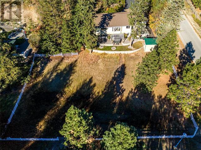 5203 Silver Court, House detached with 4 bedrooms, 2 bathrooms and 12 parking in Peachland BC | Image 2