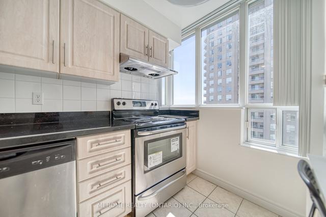 1611 - 28 Empress Ave, Condo with 3 bedrooms, 2 bathrooms and 1 parking in Toronto ON | Image 5