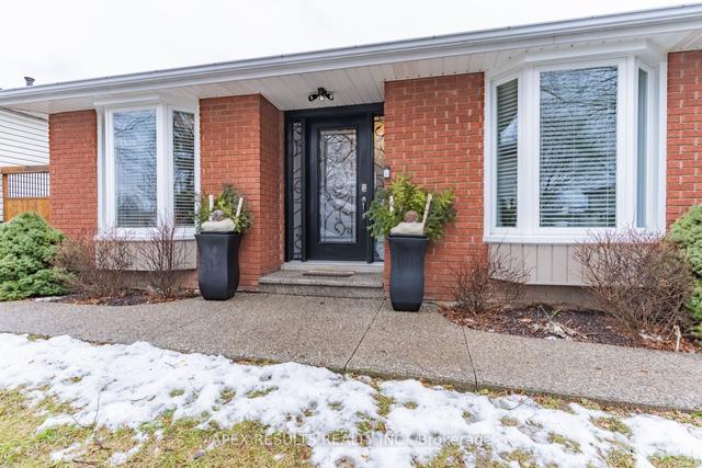 52 Boston Cres, House detached with 3 bedrooms, 2 bathrooms and 3 parking in Hamilton ON | Image 12