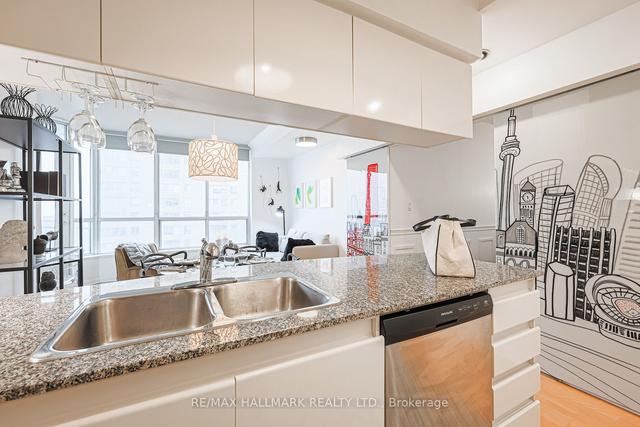 1222 - 230 Queens Quay W, Condo with 1 bedrooms, 1 bathrooms and 1 parking in Toronto ON | Image 3