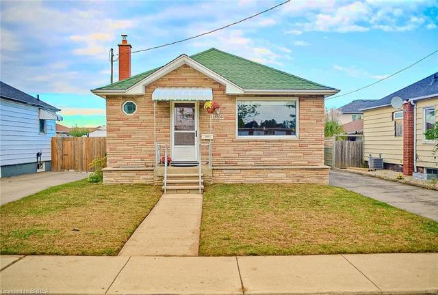 1025 Central Avenue, House detached with 2 bedrooms, 1 bathrooms and 4 parking in Hamilton ON | Image 1