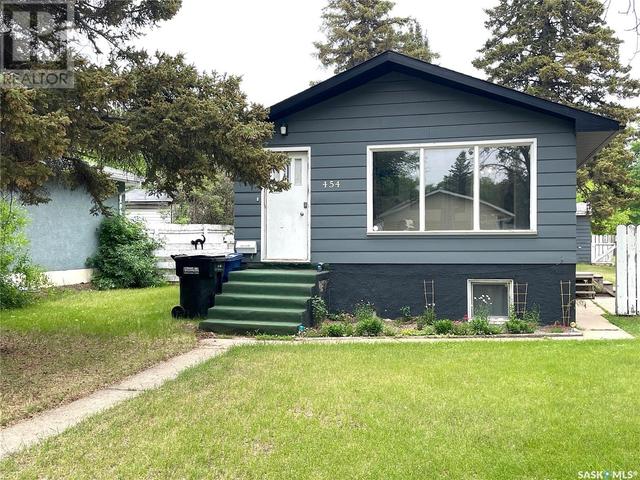 454 Montreal Avenue S, House detached with 3 bedrooms, 2 bathrooms and null parking in Saskatoon SK | Image 2
