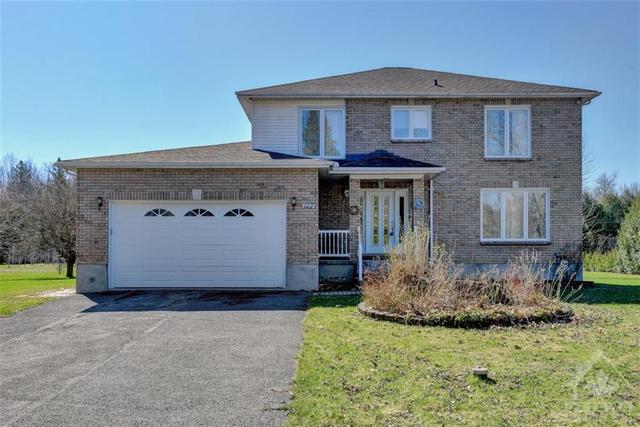 113 Huntley Manor Drive, House detached with 4 bedrooms, 3 bathrooms and 6 parking in Ottawa ON | Image 1