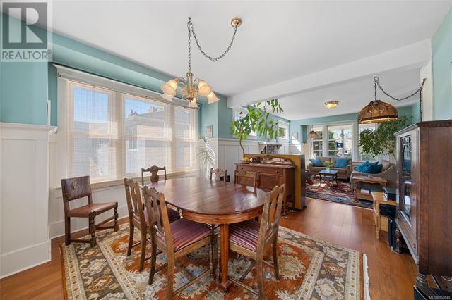 3127 Fifth St, House detached with 6 bedrooms, 3 bathrooms and 2 parking in Victoria BC | Image 2