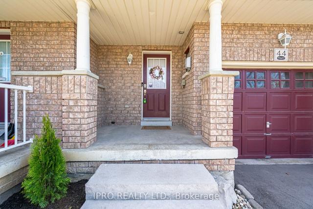 44 Tincomb Cres, House attached with 3 bedrooms, 3 bathrooms and 3 parking in Whitby ON | Image 32