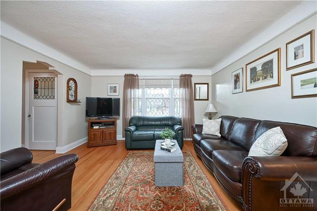 369 Main Street, House detached with 3 bedrooms, 2 bathrooms and 3 parking in Ottawa ON | Image 7