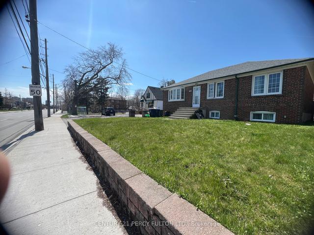 808 Midland Ave, House detached with 2 bedrooms, 3 bathrooms and 10 parking in Toronto ON | Image 4