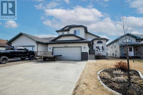 10741 72 Avenue, House detached with 4 bedrooms, 2 bathrooms and 4 parking in Grande Prairie AB | Card Image
