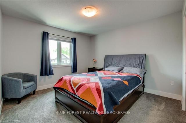 2 - 2810 Sheffield Pl, Condo with 5 bedrooms, 3 bathrooms and 4 parking in London ON | Image 18