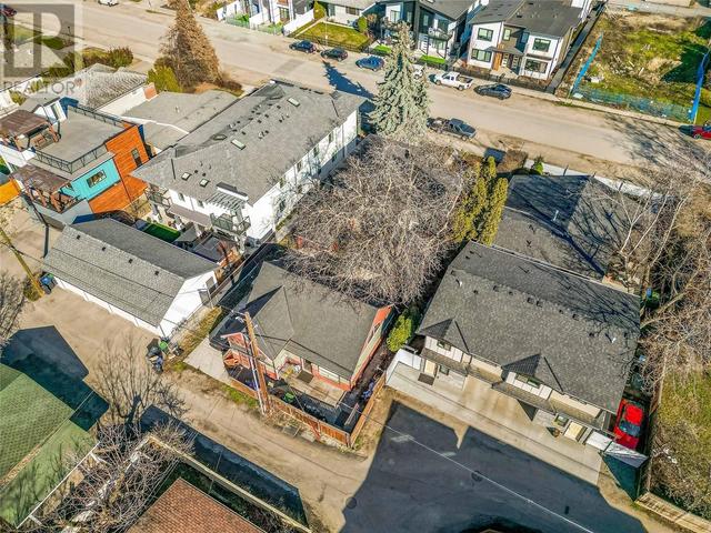 861 Martin Avenue, House detached with 5 bedrooms, 3 bathrooms and 4 parking in Kelowna BC | Image 13