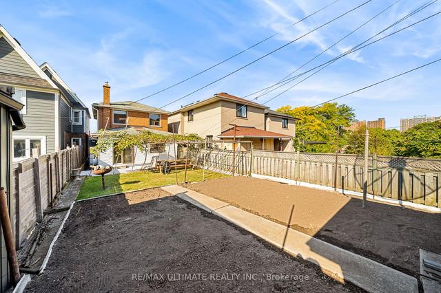 555 Westmount Ave, House detached with 3 bedrooms, 2 bathrooms and 3 parking in Toronto ON | Image 21