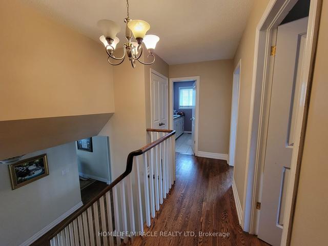 21 Pelmo Cres, House detached with 3 bedrooms, 3 bathrooms and 6 parking in Toronto ON | Image 9