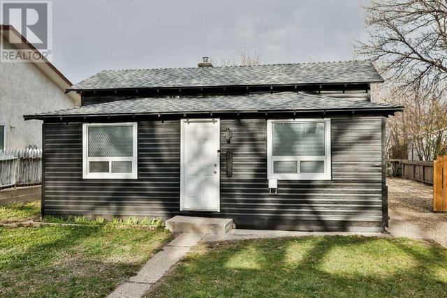 611 16 Street N, House detached with 2 bedrooms, 1 bathrooms and 2 parking in Lethbridge AB | Image 1