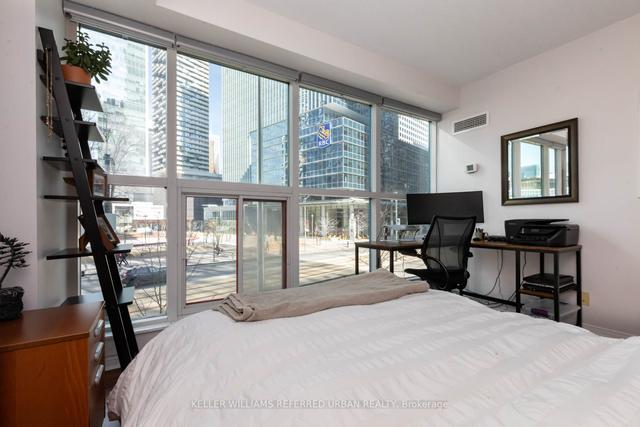 302 - 77 Harbour Sq, Condo with 2 bedrooms, 2 bathrooms and 1 parking in Toronto ON | Image 7