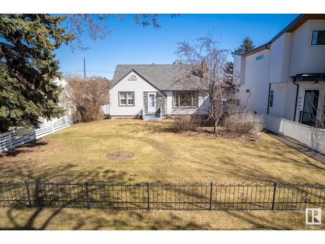 9249 86 St Nw, House detached with 3 bedrooms, 2 bathrooms and null parking in Edmonton AB | Image 2