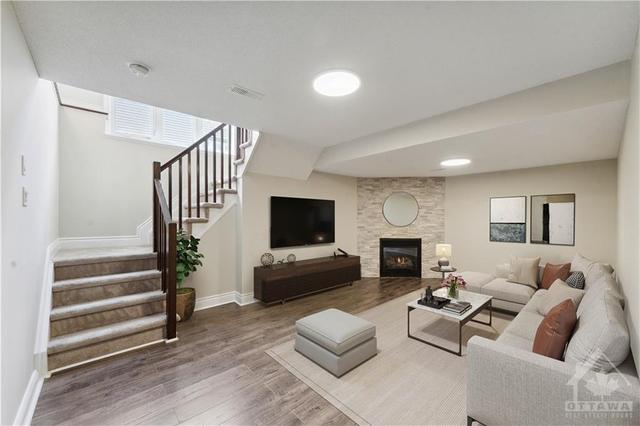 109 Hawkeswood Drive, Townhouse with 3 bedrooms, 3 bathrooms and 3 parking in Ottawa ON | Image 26