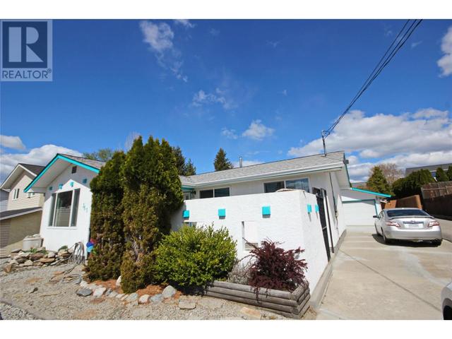 365 Pineview Road, House detached with 7 bedrooms, 2 bathrooms and 6 parking in Penticton BC | Image 1