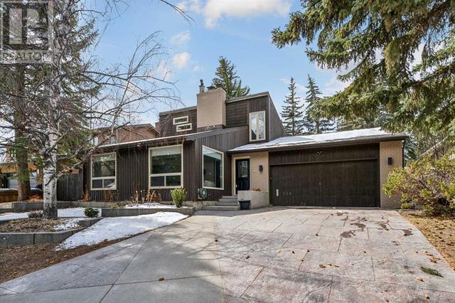 228 Pump Hill Gardens Sw, House detached with 3 bedrooms, 3 bathrooms and 4 parking in Calgary AB | Image 1