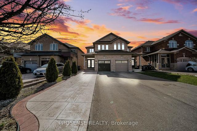 7402 Saint Barbara Blvd, House semidetached with 4 bedrooms, 4 bathrooms and 4 parking in Mississauga ON | Image 23