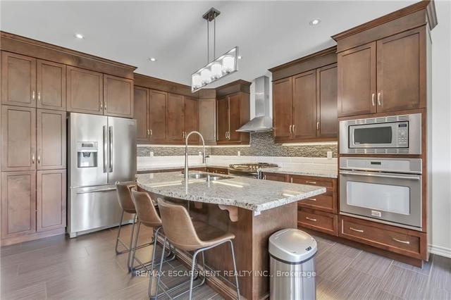 16 - 77 Avery Cres, House detached with 3 bedrooms, 4 bathrooms and 4 parking in St. Catharines ON | Image 3