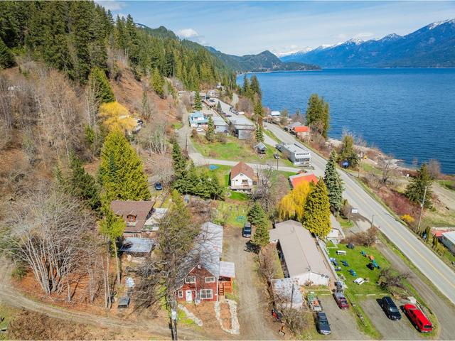 3553 Sprague Street, House detached with 2 bedrooms, 2 bathrooms and null parking in Central Kootenay D BC | Image 14