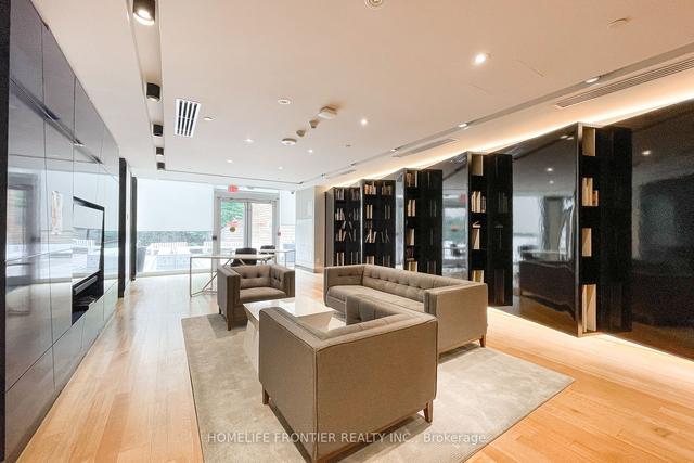 412 - 30 Roehampton Ave, Condo with 1 bedrooms, 1 bathrooms and 0 parking in Toronto ON | Image 24