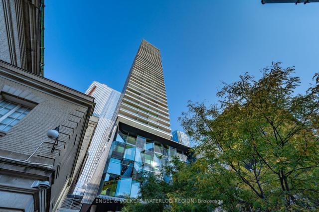2406 - 224 King St W, Condo with 2 bedrooms, 1 bathrooms and 1 parking in Toronto ON | Image 12