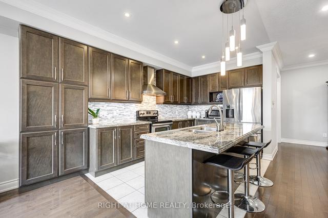 31 Goldthread Terr, House semidetached with 4 bedrooms, 4 bathrooms and 3 parking in Toronto ON | Image 2