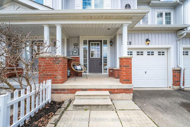 29 Colonel Lyall St, House attached with 3 bedrooms, 3 bathrooms and 3 parking in St. Catharines ON | Image 12