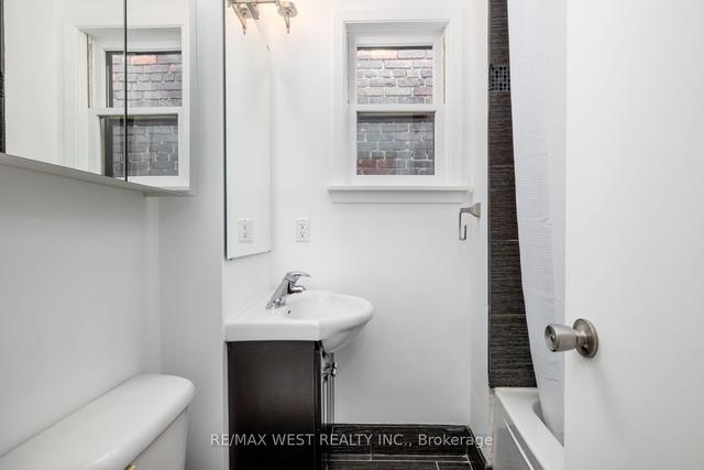 2185 Dundas St W, House attached with 3 bedrooms, 3 bathrooms and 0 parking in Toronto ON | Image 18