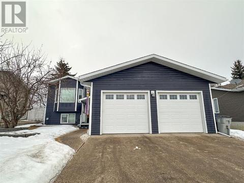 4722 43 Street, House detached with 4 bedrooms, 3 bathrooms and 4 parking in Mayerthorpe AB | Card Image