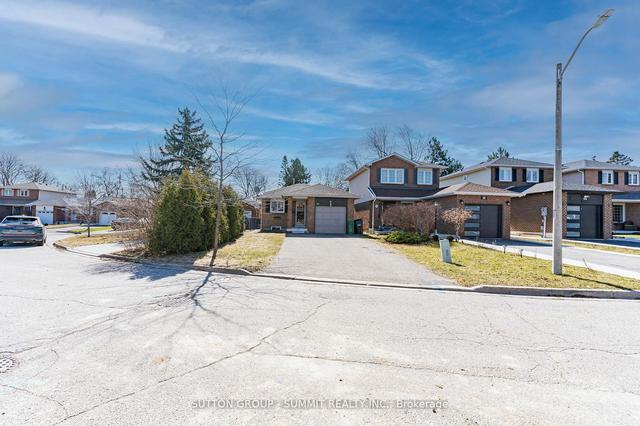 40 Summertime Crt, House detached with 3 bedrooms, 2 bathrooms and 7 parking in Brampton ON | Image 12