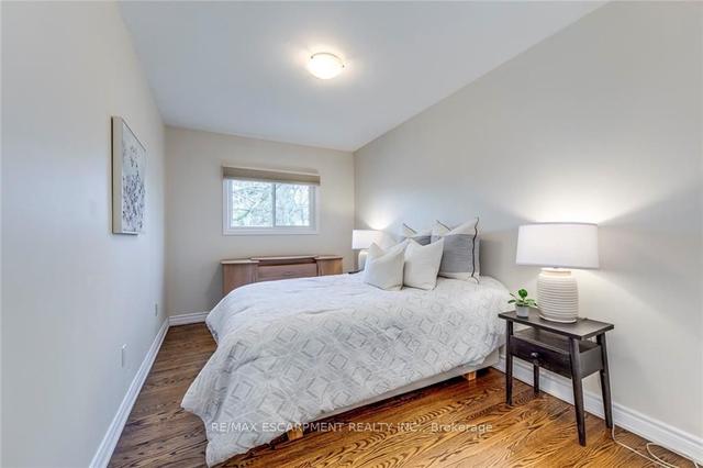 629 Francis Rd, Townhouse with 3 bedrooms, 2 bathrooms and 1 parking in Burlington ON | Image 18