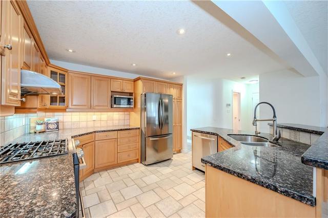 7 Elderberry Court, House detached with 4 bedrooms, 3 bathrooms and 6 parking in Guelph ON | Image 6