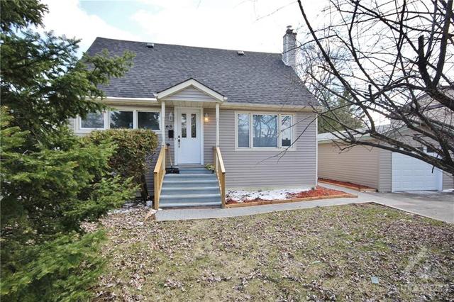 68 Meadowlands Drive W, House detached with 4 bedrooms, 2 bathrooms and 3 parking in Ottawa ON | Image 1